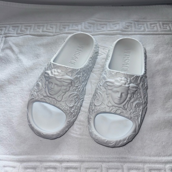 Authentic Versace Medusa White Pool Slides Size 42 EU Like New. No Box - Picture 1 of 4